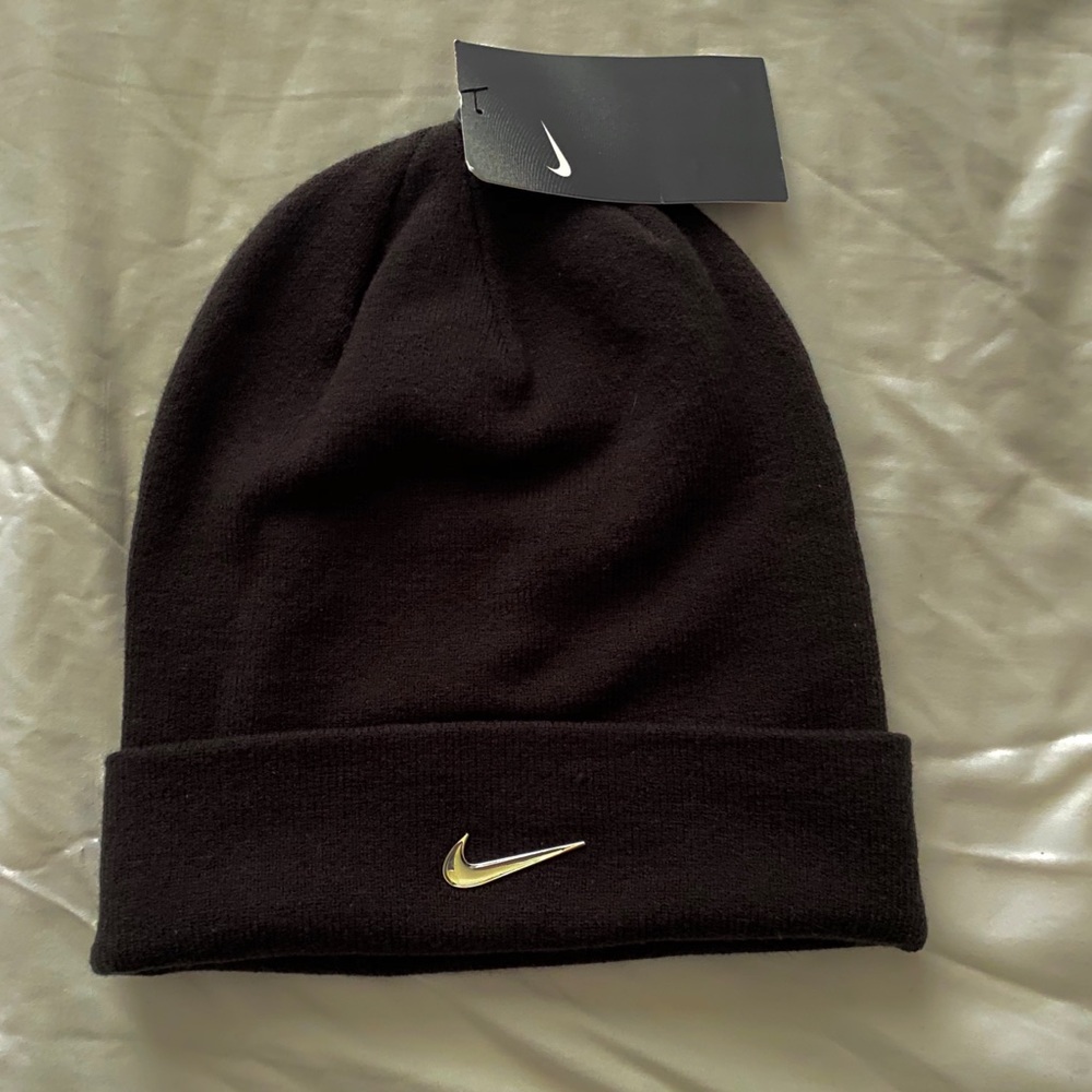 BLACK NIKE BEANIE